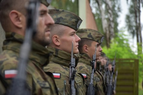 Żołnierze 32. BLT, wraz z lokalnymi władzami i mieszkańcami Łasku uczcili 86. rocznicę sowieckiej agresji  na Polskę.