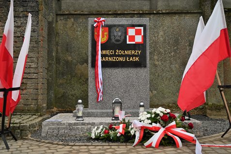 Uroczyste odsłonięcie Pomnika Pamięci Żołnierzy Garnizonu Łask